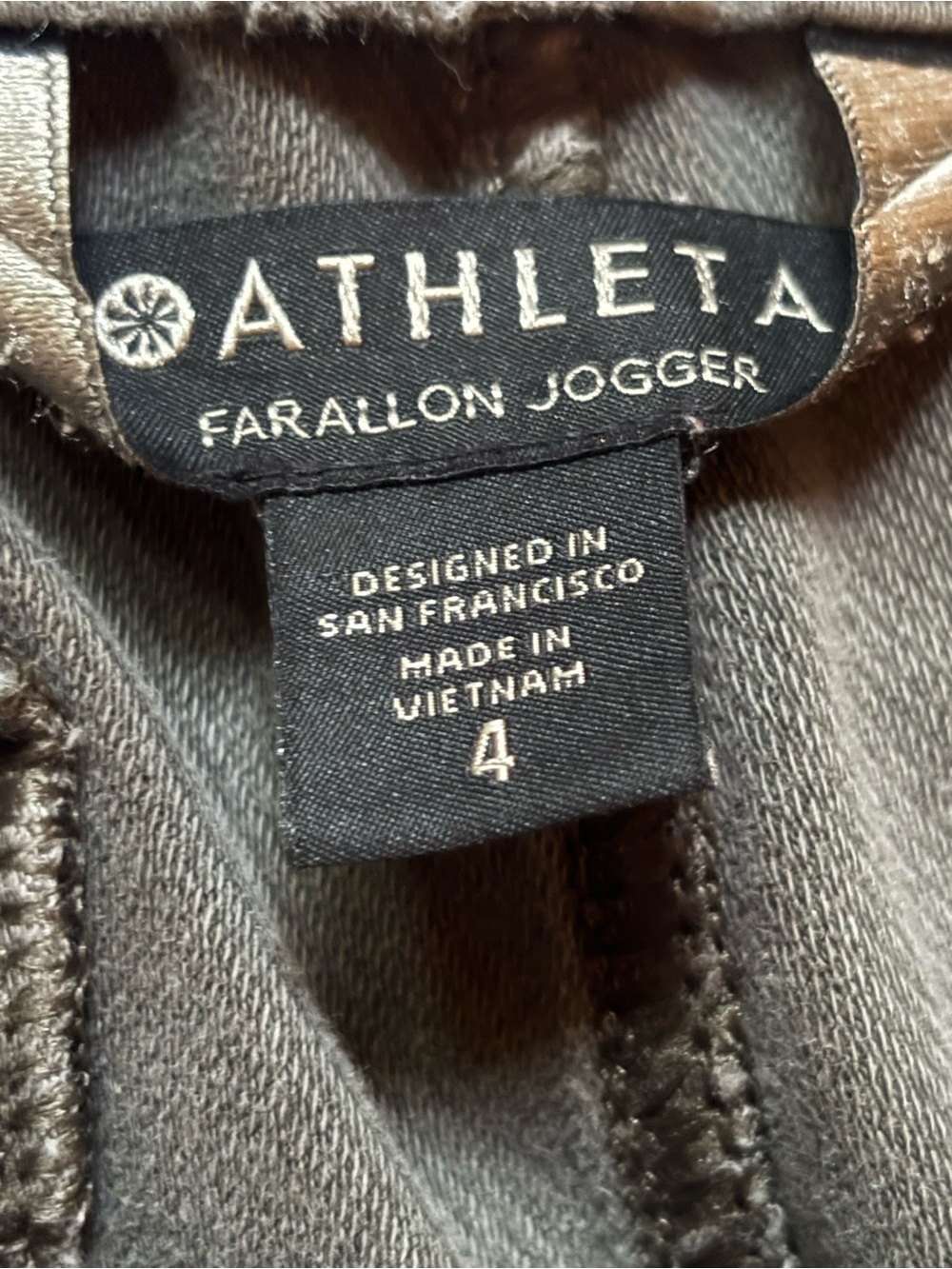 Athleta Farallon Jogger Green, Size 4 - Picture 12 of 16